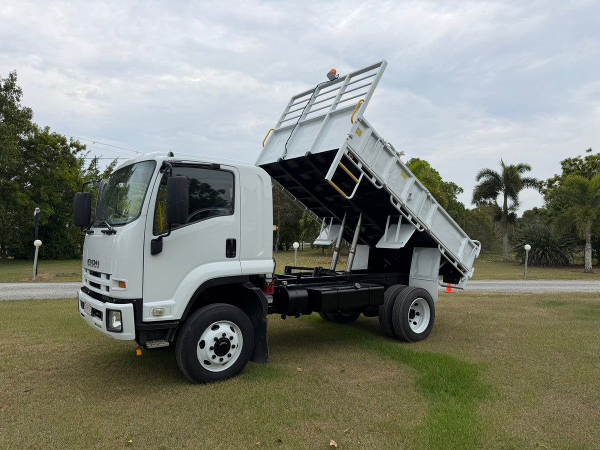 2011 Isuzu FSS 550 4x4 Tipper