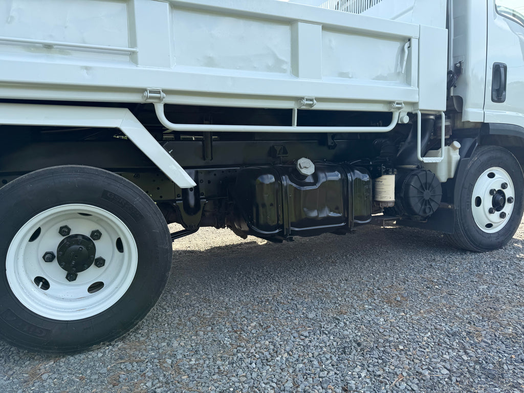 ISUZU NPR 200 tipper