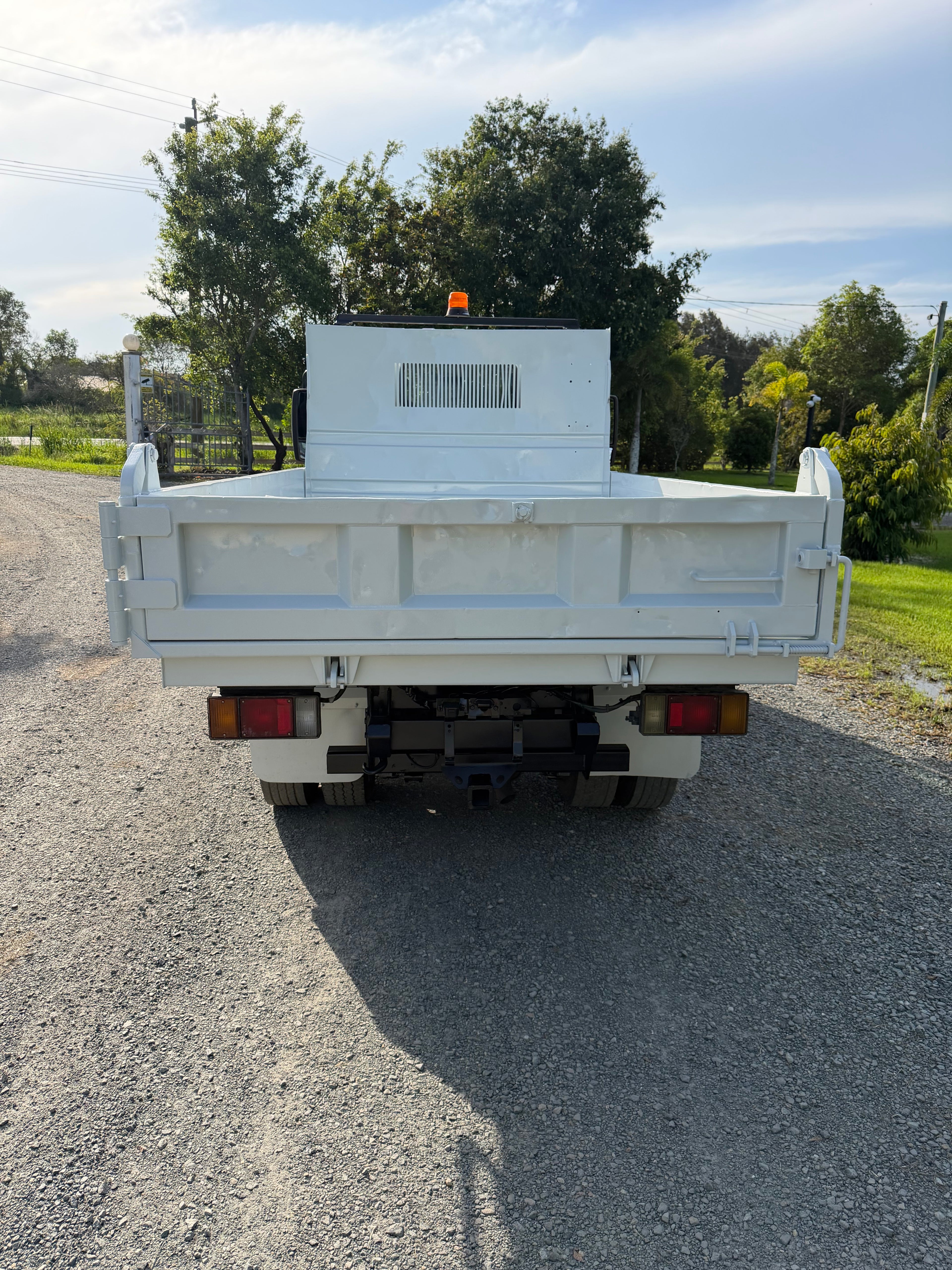 ISUZU NPR 200 tipper