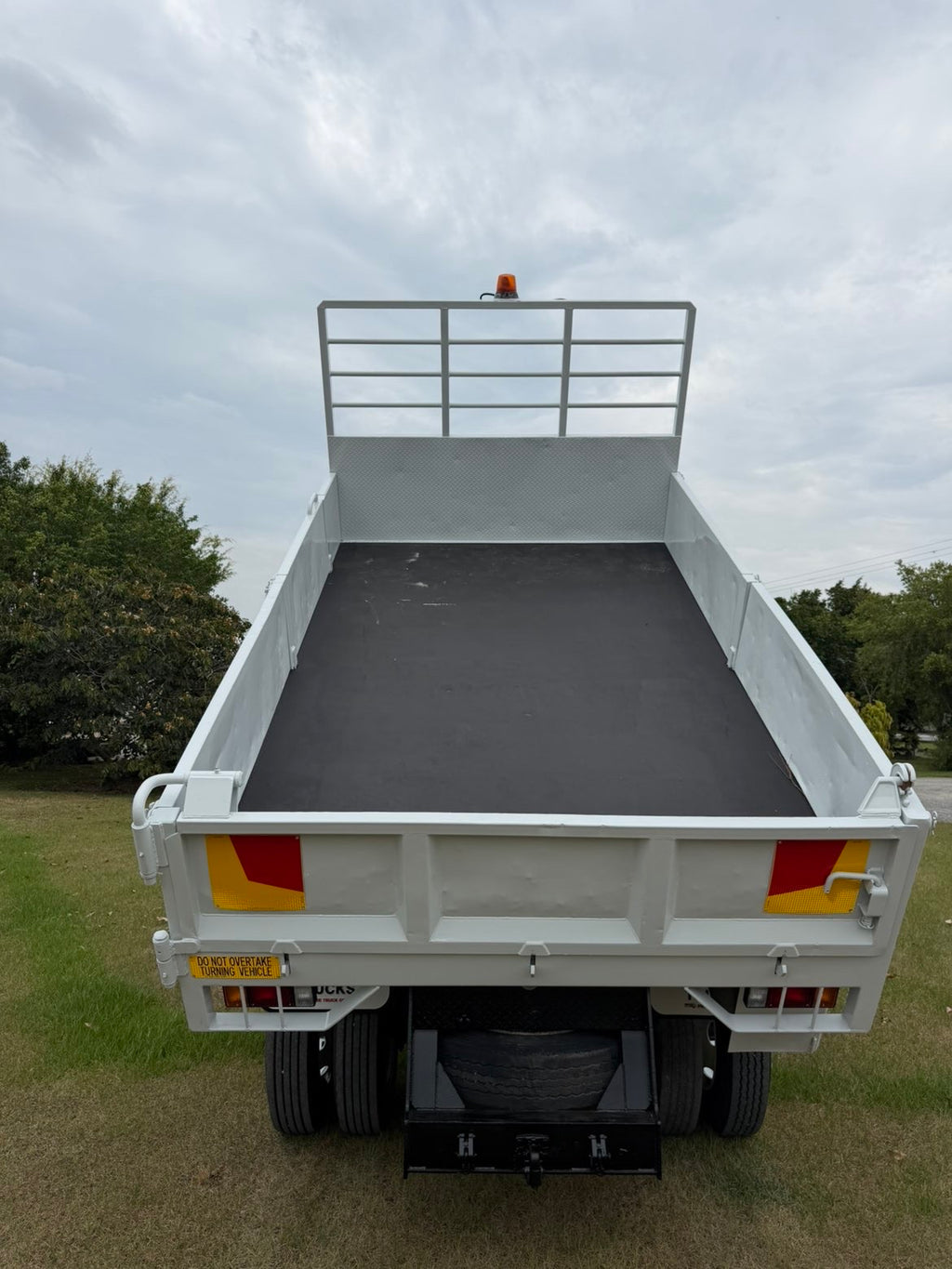 2011 Isuzu FSS 550 4x4 Tipper