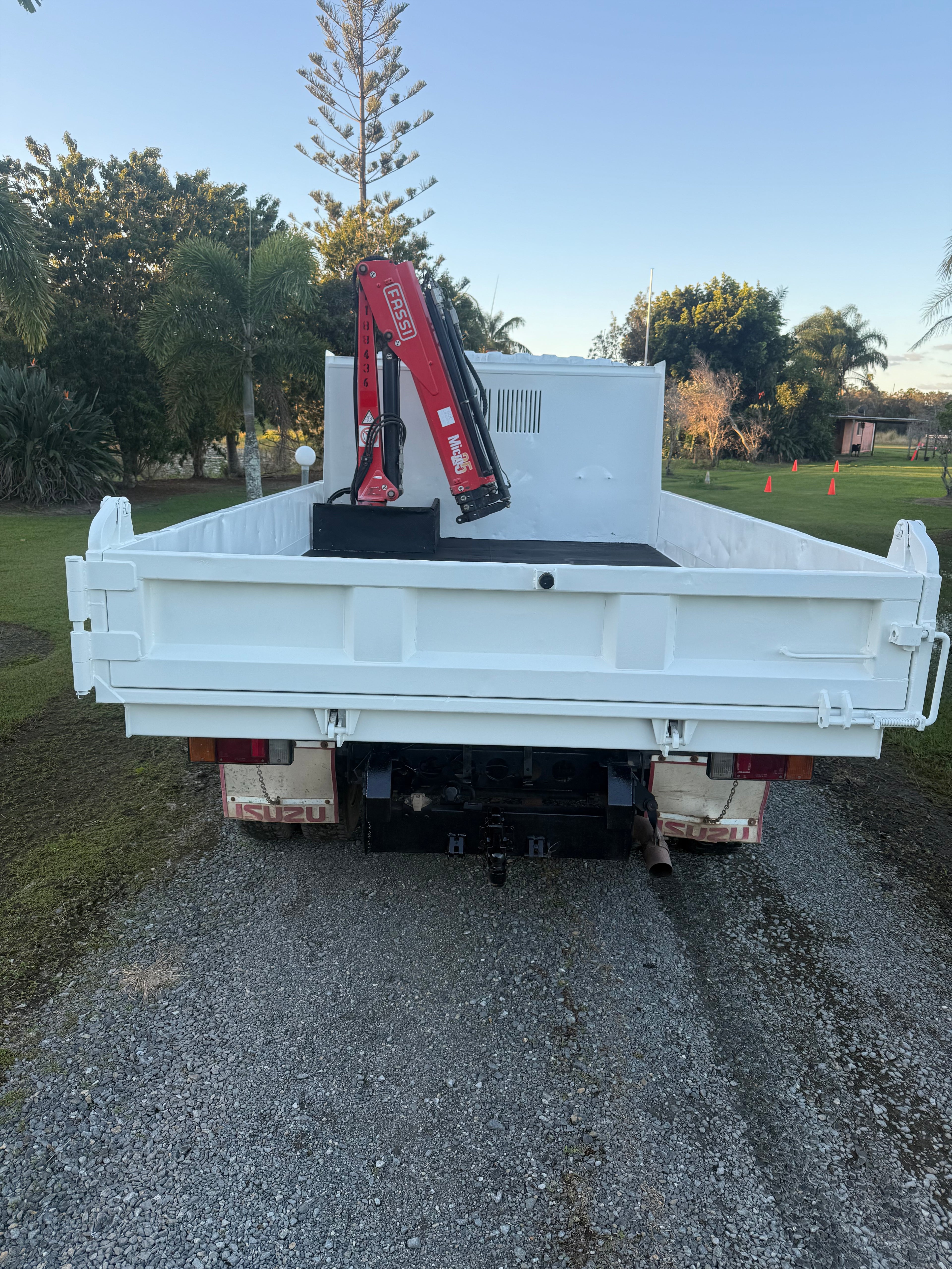 NPR 300 dual cab tipper with HIAB