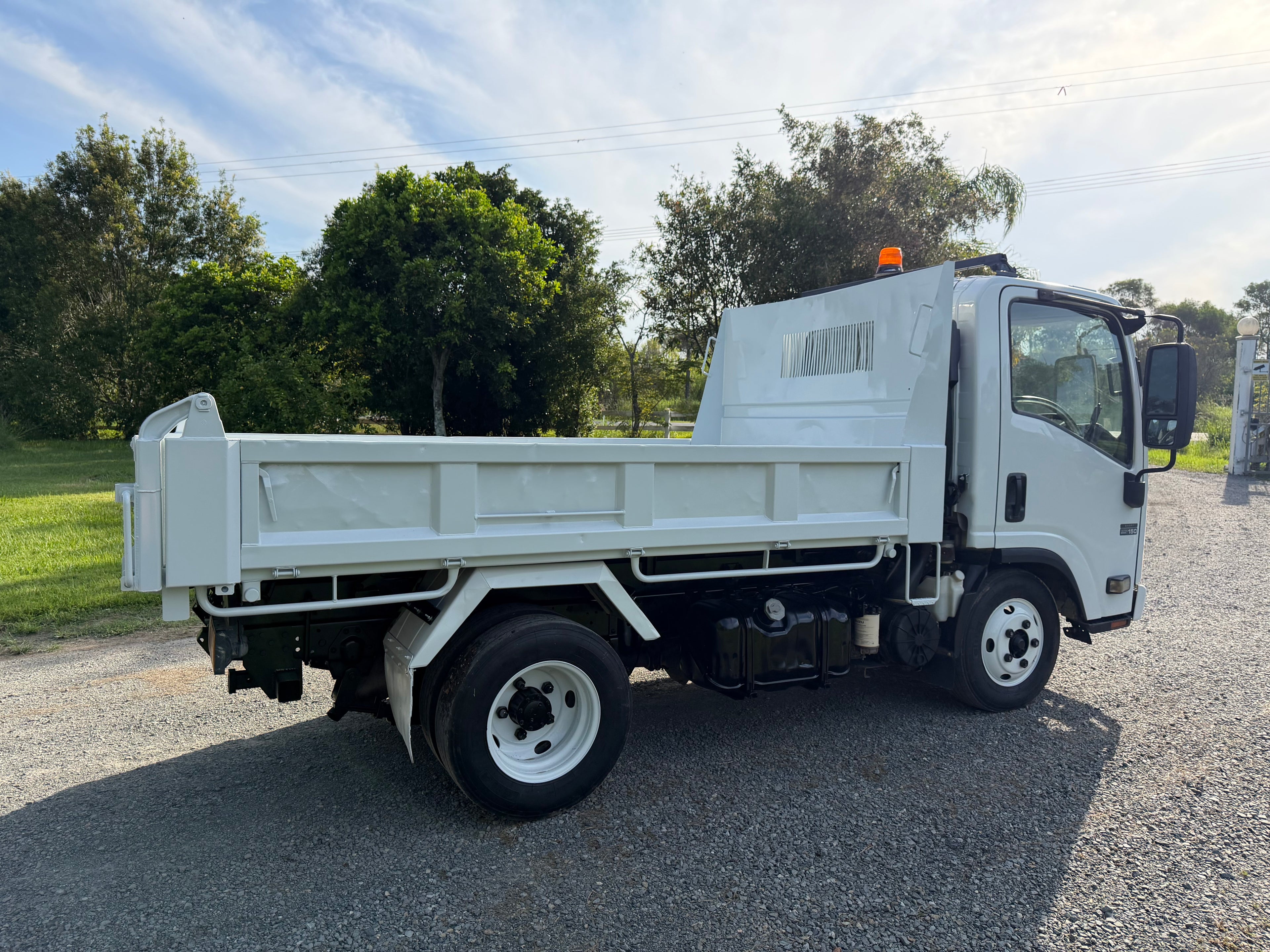 ISUZU NPR 200 tipper