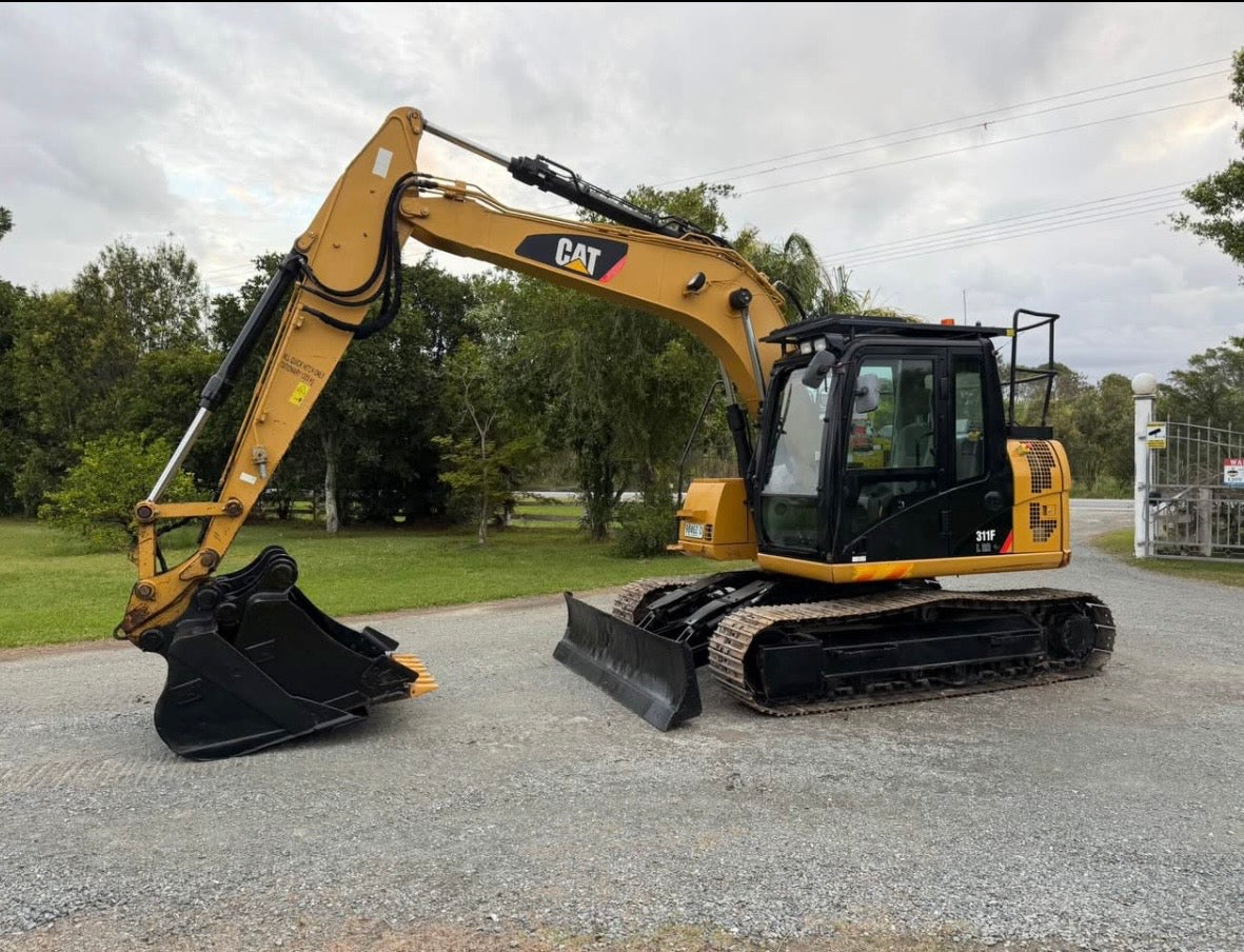 2015 Caterpillar  311F LRR