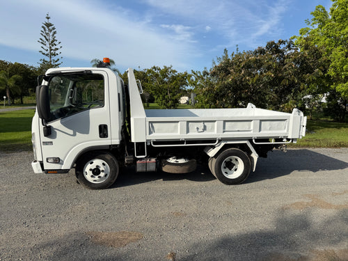 ISUZU NPR 200 tipper